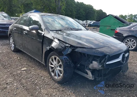 2019 Mercedes-Benz A 220 4Matic z USA, uszkodzony, nr VIN WDD3G4FB2KW020068